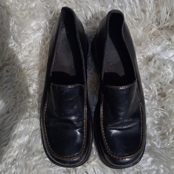 Clarks Black Leather Slip-On Loafers with Chunky Sole - Picture 5 of 11